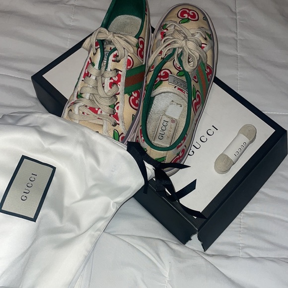 Authentic cherry 🍒 Gucci canvas sneakers - Picture 7 of 7